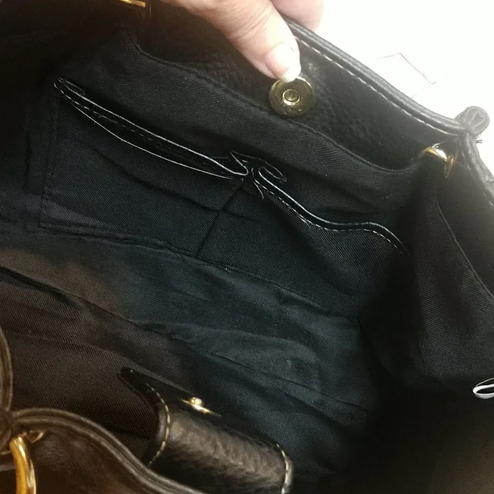 Sag Harbor Vintage Black Leather Purse.  P1